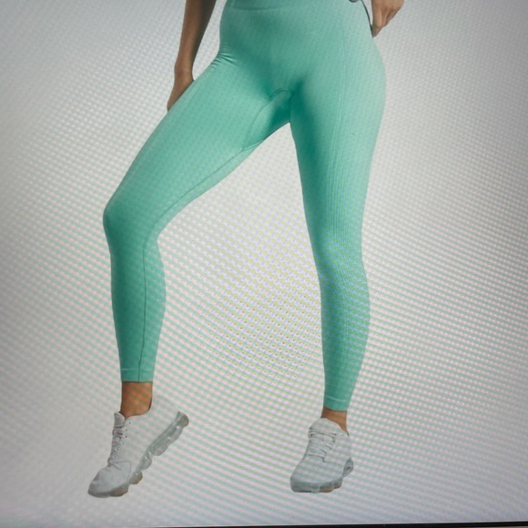 Gymshark Women’s Ultra Seamless Leggings in Spearmint Green - Picture 3 of 5